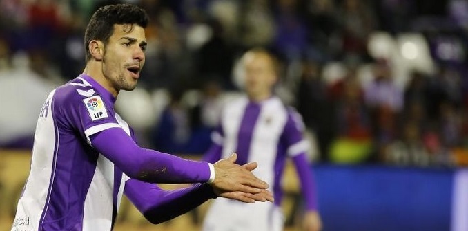 La palmera y un carbón a medias