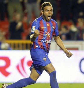 Pucela, levántate y anda 3 Roger, con el Levante || Foto: 91minutos.com
