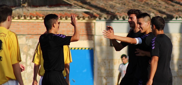 El División de Honor se estrena con goleada