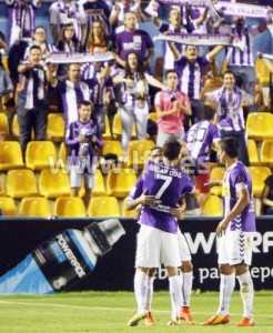 George Clooney y la leche de Santo Domingo 2 Celebración del gol de Roger en Alcorcón, con la afición al fondo