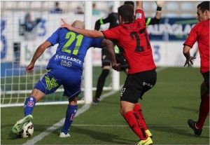 La línea de fondo castiga al Mirandés en El Toralín 2 Polémica del 1-0 || Foto: CD Mirandés