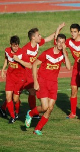 Balance positivo en División de Honor 3 Juan celebra el gol Foto: Estadio Norte