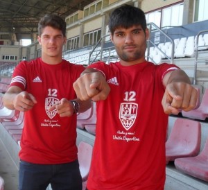 El retorno del capitán 4 Amaro, junto a su compañero Miguel Santos Foto: UD Logroñés