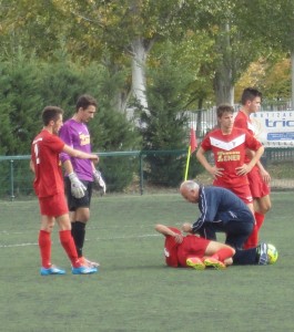 A la UD Sur se le escapan los puntos en un par de minutos 2 Centeno tuvo que ser atendido Foto: Sergio Sanz