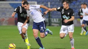 La Lupa: Recreativo de Huelva 2 Antonio Núñez corre con el balón || Foto: Huelva 24