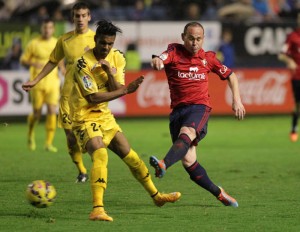La Lupa: CA Osasuna 2 Nino prueba un disparo a puerta || Foto: Diario de Noticias