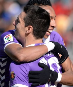 Mojica abraza a Óscar Foto: Real Valladolid