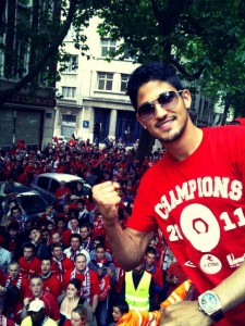 Túlio de Melo festeja el título de liga Foto: tumblr