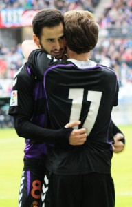 La mejor promesa: jornada 25 2 Ayub y Jorge se abrazan Foto: Rosa M. Martín