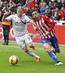La Lupa: Sporting de Gijón 3 Jony intenta zafarse de un rival