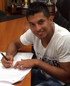 Renzo Zambrano va a por la sexta batalla 3 Renzo, en la firma || Foto: secasports