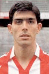 Nueva aventura en solitario para Juan Ramón Muñiz 3 Muñiz, con la remera del Sporting || Foto: Bdfútbol