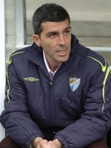 Nueva aventura en solitario para Juan Ramón Muñiz 4 Muñiz en el banquillo del Málaga || Foto: Goal
