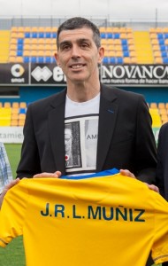 Nueva aventura en solitario para Juan Ramón Muñiz 6 Muñiz, en su presentación con el Alcorcón || Foto: AD Alcorcón
