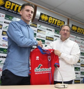 En busca de una nueva oportunidad 4 Aquino en su presentación con el Numancia ||Foto: Marca