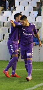 El Promesas desquicia al Racing, pero no suma 2 Caye celebra el gol || Víctor Álvarez