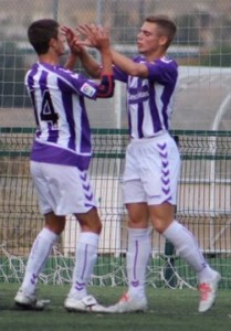 Jornada importante para los conjuntos de Liga Nacional 2 Jorge y Manu, del Real Valladolid, celebran un gol Foto: Víctor Álvarez