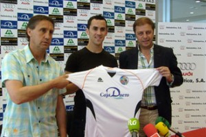 La tardía eclosión de Linares 3 Linares, en su presentación con la UDS || Foto: Marca