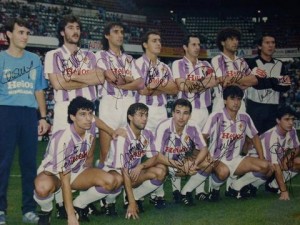 Tres partidos, una lesión y Fernando Hierro del filial 2 Arriba, Portugal, el tercero por la izquierda