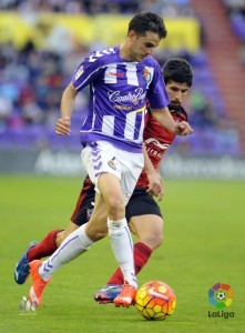 Villar vuelve a reinar en Zorrilla 2 Villar conduce ante un rival