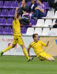 Pichichis de segunda línea 2 Susaeta celebra el gol en Zorrilla, ante la presencia de Jon Erice || Foto: Real Valladolid