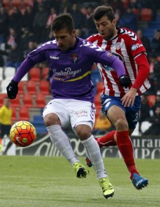 ¿Otra vez Rodri? 2 Diego Rubio intenta controlar un balón en Lugo || Foto: LFP