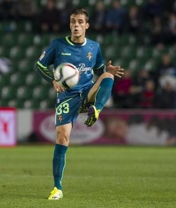 Apostar por la cantera como propósito para el nuevo año 2 Oliván, en su debut con el primer equipo ante el Elche || Foto: El Norte de Castilla