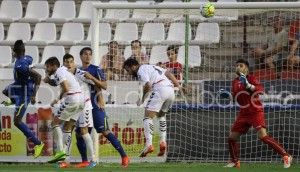 Repóker de porteros en Albacete 2 Juan Carlos Sánchez trata de atrapar el balón contra el Getafe en pretemporada || Foto: El Digital de Albacete