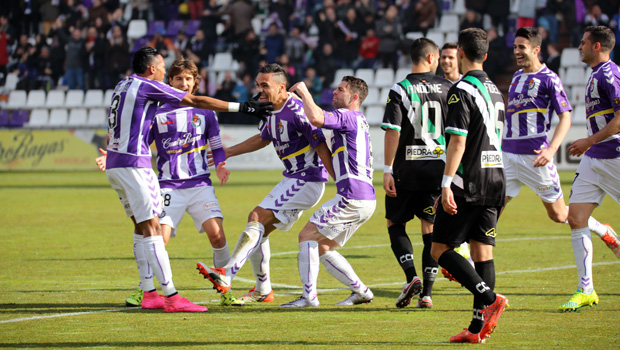 El Real Valladolid vuela sobre el Córdoba 1 El equipo celebra el gol de Marcelo Silva Foto: Real Valladolid