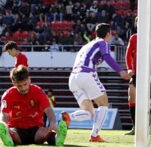 Al Real Valladolid le sonríe la suerte 3 Alfaro festeja el gol || Foto: LFP