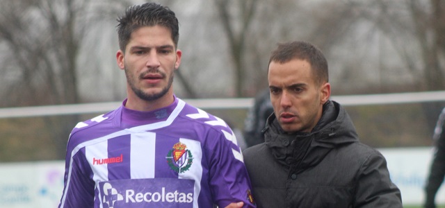 El momento de los fichajes en el Promesas 1 Caye Quintana y Borja Jiménez || Foto: Rosa M. Martín