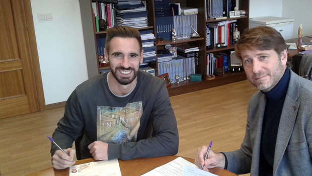 Borja vuelve a ser blanquivioleta 1 Borja y Suárez en la firma del contrato || Foto: Real Valladolid