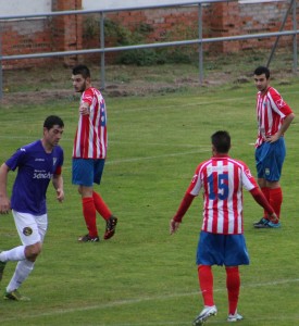 ¿Se duerme el Atlético Tordesillas en los últimos minutos de partido? 3 Un instante del partido contra la Cebrereña Foto: Chusi Zalama