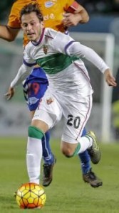 Javier Espinosa corre tras un balón || Foto: LFP