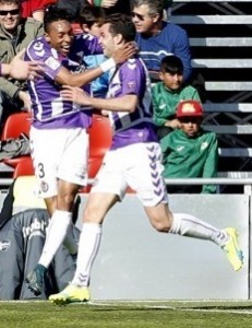 Tres cuartos de verticalidad y una pizca de gol 2 Mojica y Villar || Foto: LFP