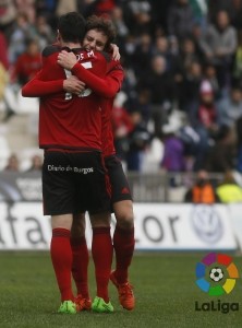 Dos triunfos y un empate a domicilio para empezar el 2016 3 Moreno y Sangalli se abrazan