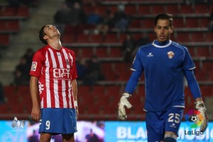 Mata se lamenta ante Javi Jiménez || Foto: LFP