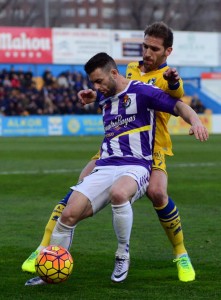 Rodri: "La competencia ahora es mucho mayor" 2 Rodri protege el balón Foto: Real Valladolid