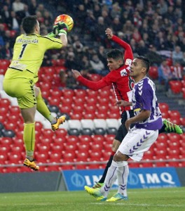 Kepa atrapa un balón || Foto: Real Valladolid