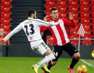 La Lupa: Bilbao Athletic 3 Ager Aketxe, en pleno partido || Foto: Deia