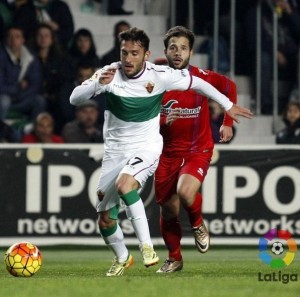 El Mirandés se mete en play-off con otro póquer en cinco minutos 3 Eldin conduce ante Antonio Martínez
