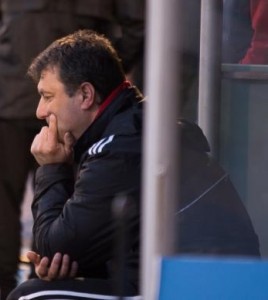 Se busca entrenador en El Toralín 2 Manolo Díaz, cabizbajo Foto: El Bierzo Noticias