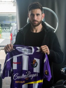 Nikos Karámpelas: "El equipo sabe ganar" 2 Nikos, en su presentación Foto: Real Valladolid