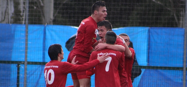 La necesitada UD Sur recibe al líder