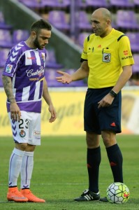 Roger: "Si ganamos al Oviedo, se verán las cosas diferentes" 2 Roger recibe indicaciones de López Amaya || Foto: R. V.