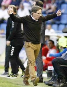 El tren del ascenso pasa por ganar al Huesca 3 Anquela || Foto: LFP