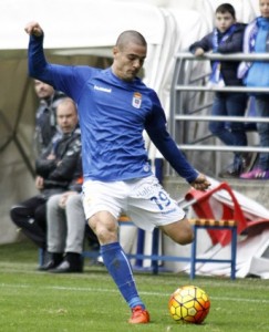 Carlos Peña, dispuesto a centrar || Foto: Marca