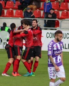 El Mirandés celebra un gol ante Roger Foto: Víctor Álvarez