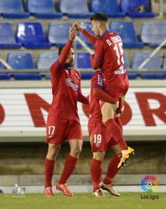 La Ponferradina da un paso adelante para la permanencia 3 David Concha, con Medina y Martínez