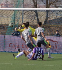 El Real Madrid supera al Real Valladolid DH a zarpazos 2 Parada de Luca a tiro de Abel Foto: Víctor Álvarez